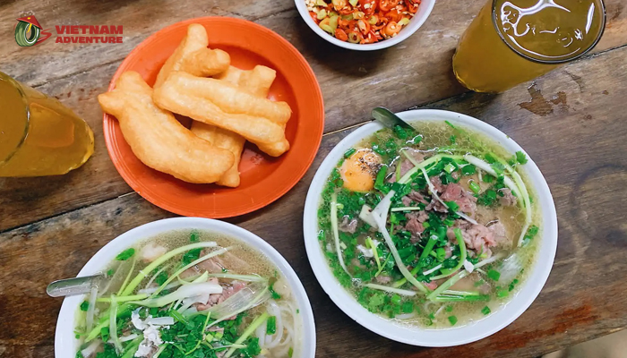 Bat Dan pho restaurant – traditional pho in Hanoi