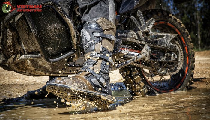 Choose suitable shoes for motorbike riders