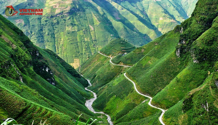 Discover famous routes in Northwest Vietnam Motorbike Tours