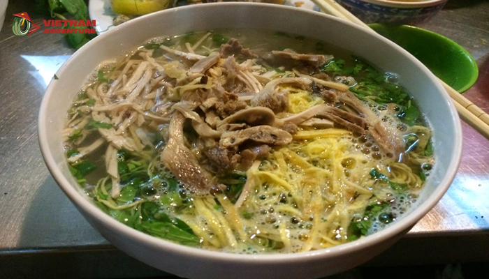 Hanoi chicken combo noodle soup at Ba Duc Cau Go 