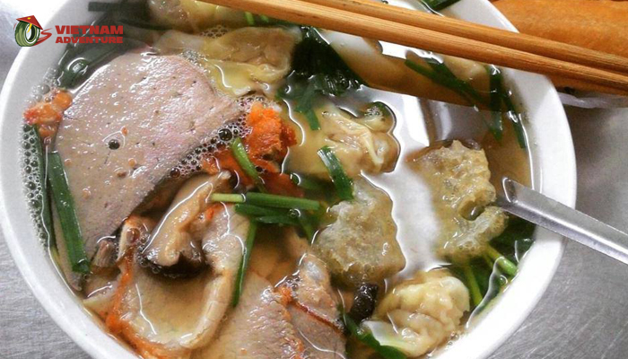 Hanoi’s popular wonton noodles