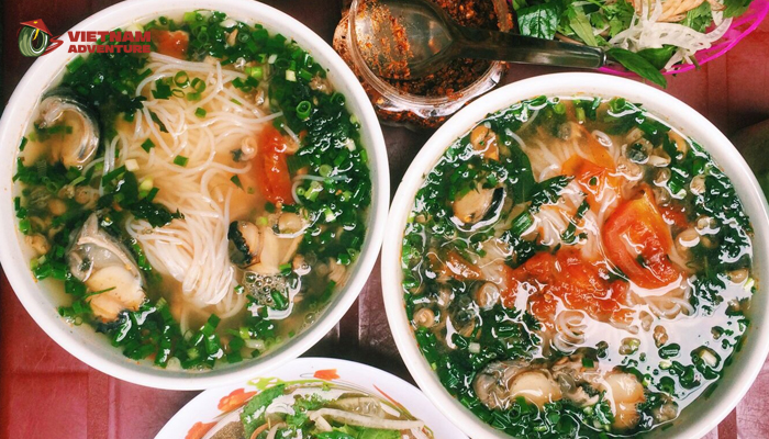 Ms. Hue’s snail noodle shop makes diners addicted in Hanoi