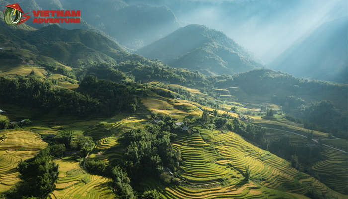 Sapa charms visitors with its picturesque scenery and cool mountain climate