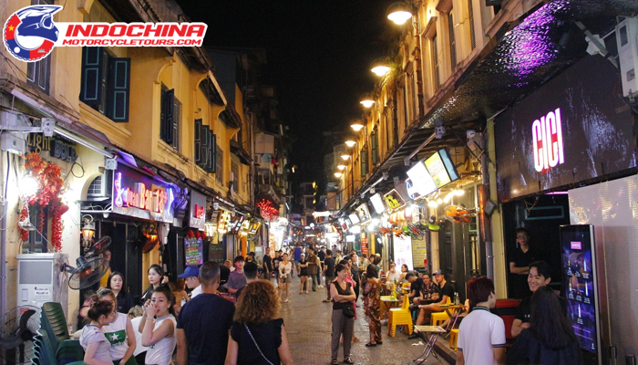 Ta Hien Street is known as the street that never sleeps in the middle of Hanoi