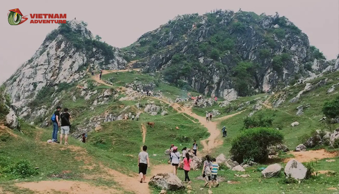 The awe-inspiring scenery of Tram Mountain