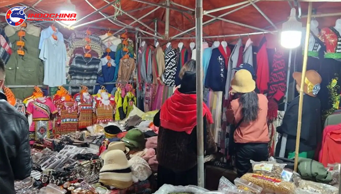Sapa Night Market is an ideal place to explore the culture and specialties of indigenous people