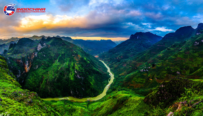 The expansive views display terraced fields, winding rivers, and jagged mountains unobstructed
