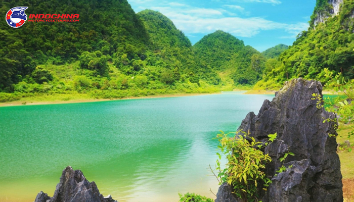 The fairyland-like scene of Thang Hen Lake
