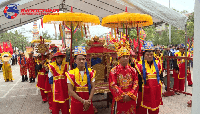 The solemn ceremonial atmosphere of Ky Phuc festival at Cam Gia village communal house