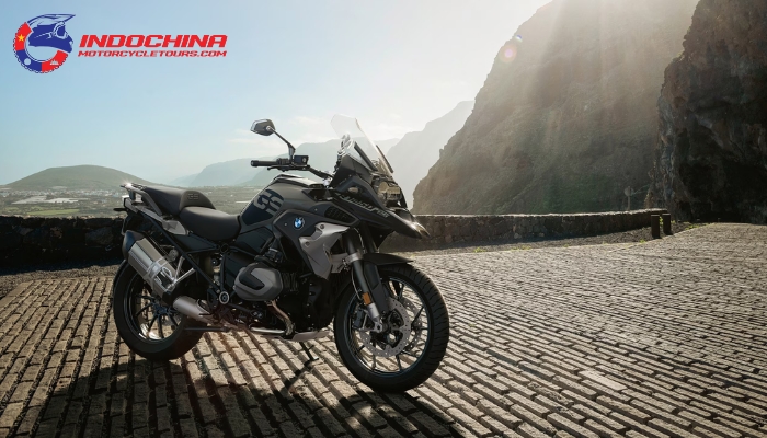 BMW R 1250S is one of the best option for your journey