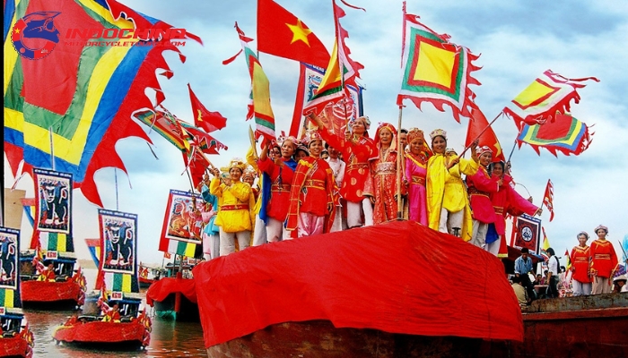 The vibrant atmosphere and unique activities at the Cau Ngu Festival in Hu