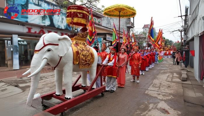 This festival takes place at the Hai Ba Trung Temple in Me Linh District