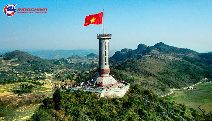 Lung Cu flagpole stands proudly in the middle of vast mountains and forests