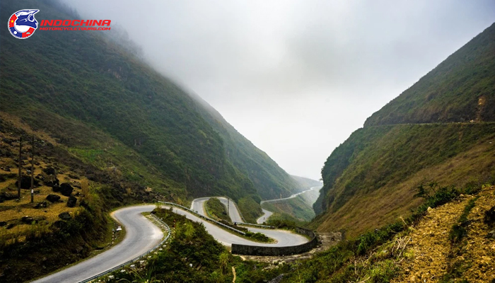 Ma Pi Leng is a winding and dangerous 20 kilometers pass