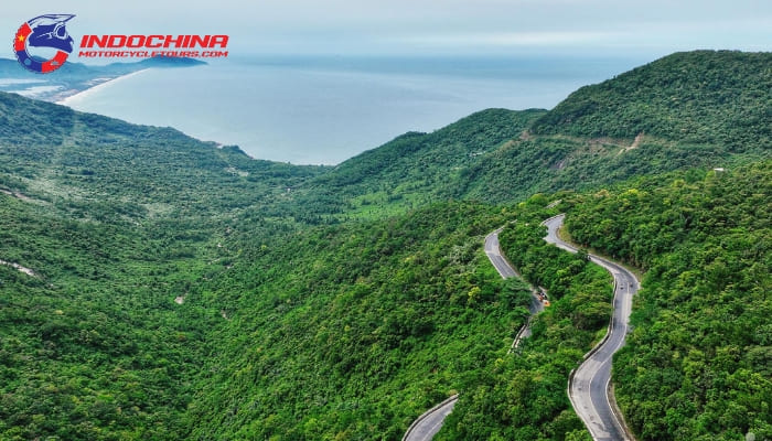 The dry season is the best time to join the journey to Hai Van Pass