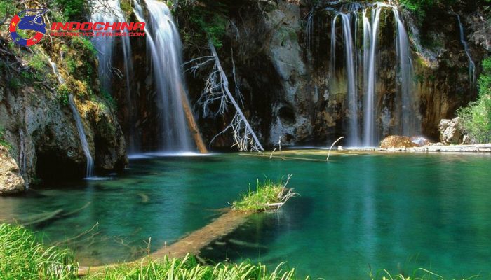 Immerse yourself in the romantic ambiance of this picturesque waterfall