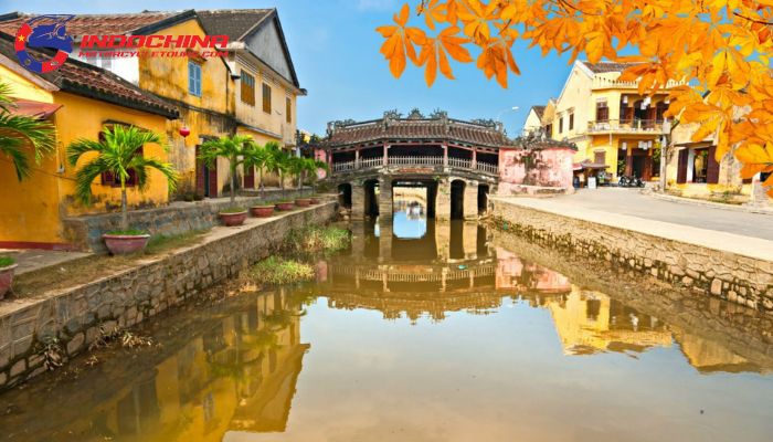 Admire the iconic Japanese Covered Bridge, a symbol of Hoi An’s rich heritage.