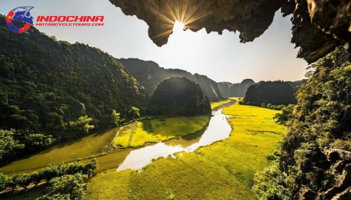 Summer in Ninh Binh features high temperatures and vibrant landscapes.